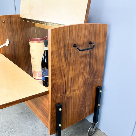 Image 1 of Mobile bar su rotelle con specchi interni, noce, anni '60