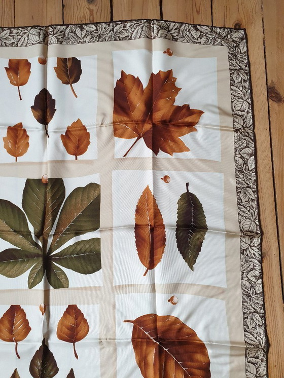 Image 1 of Carré de soie authentique Lancel neuf dans sa pochette d'origine