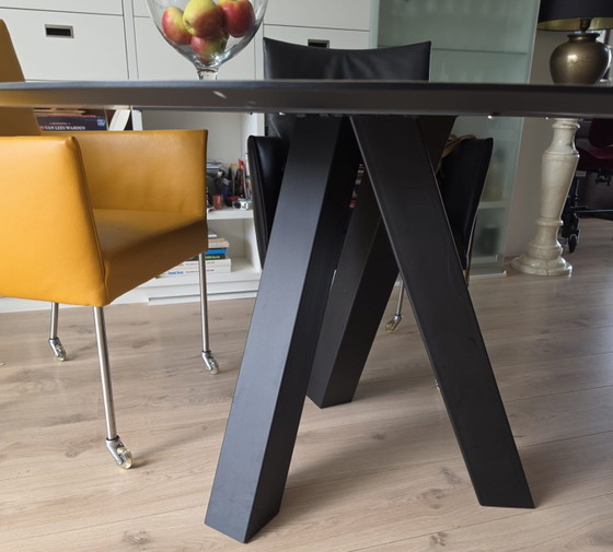 Round Dining Table – lamine (photo 4 of 7)