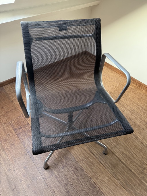 Silla de oficina Eames EA108 Netweave negra