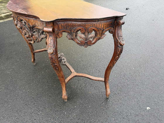 Image 1 of Table Louis XV en acajou avec sculptures anciennes