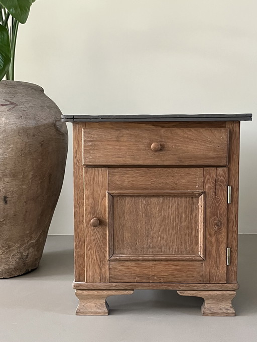 Armoire en bois avec tiroir et porte