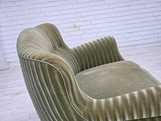 Image 1 of Jaren 60, Deense 2-zitsbank, origineel meubelvelours, beukenhout.