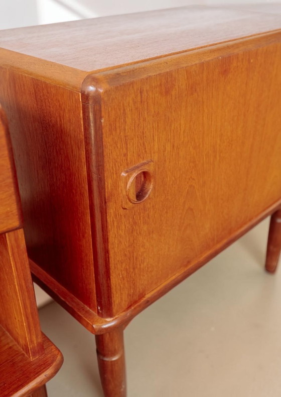 Par de mesitas de noche de teca de Top Form, década de 1960. – Wood (photo 7 of 11)