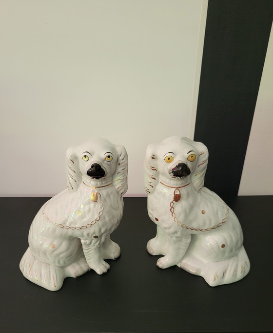 Image 1 of Dos perros Staffordshire de cerámica inglesa