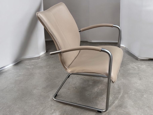 Bree’s new world fauteuil model Sunny