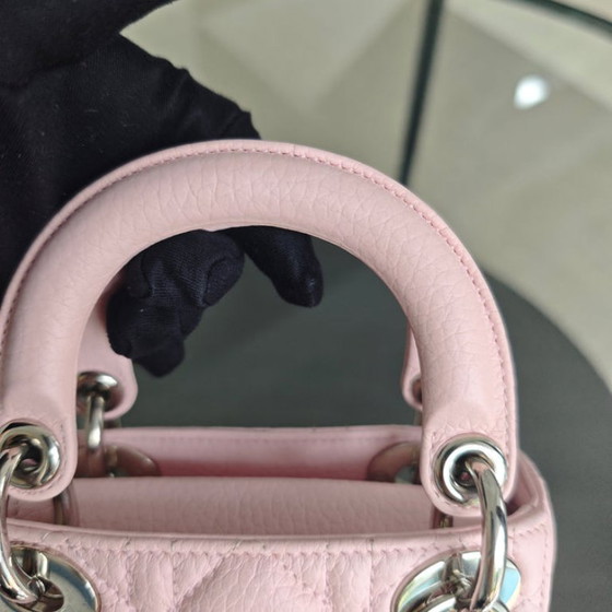 Image 1 of Dior Lady Micro - Cannage Caviar Rosa Chiaro Dettagli Rosa Cinturino Regolabile