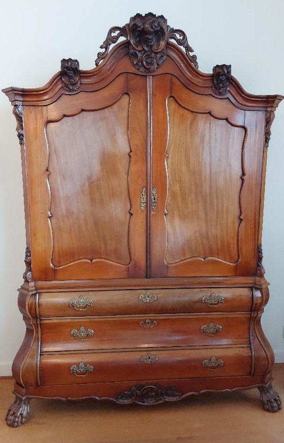 Image 1 of Armoire en acajou Armoire haute - Armoire à crête Ca. 1850