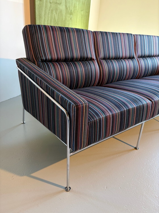 Fritz Hansen model 3303 Arne Jacobsen – 3-5 zitsbanken, Wol, Chroom (photo 4 of 15)