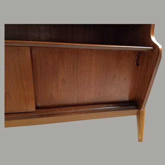 Image 1 of Teak-Highboard aus der Mitte des 20. Jahrhunderts von Oswald Vermaercke – Klappschrank mit originaler grüner Innenausstattung