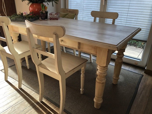 Solid, handcrafted wooden table with 4 matching chairs – antique look