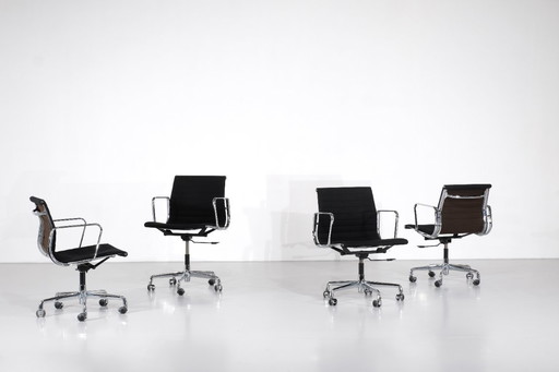 Ensemble de fauteuils « EA 117 » Charles Ray Eames pour ICF USA 1969.