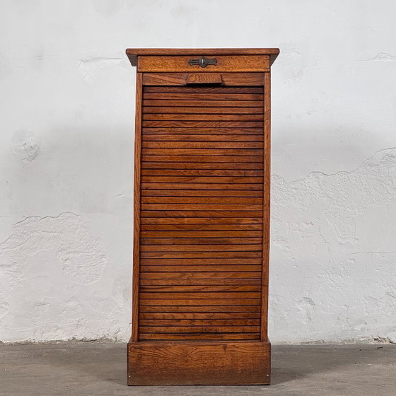 Image 1 of Eikenhouten Tambourvoorkast in de stijl van Károly Lingel, jaren 30