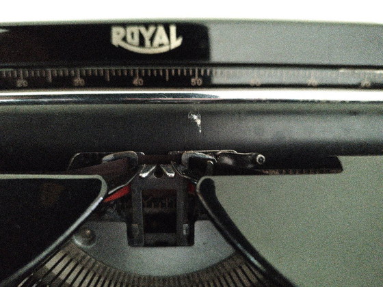 Image 1 of Machine à écrire Royal modèle Quiet De Luxe