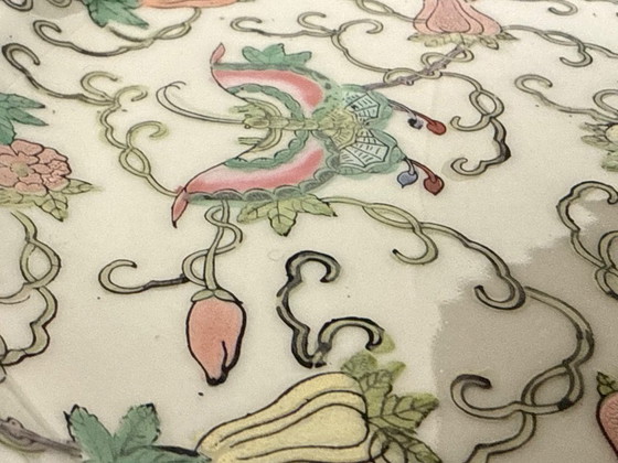Image 1 of Piatto decorativo in porcellana cinese d'epoca dipinto a mano