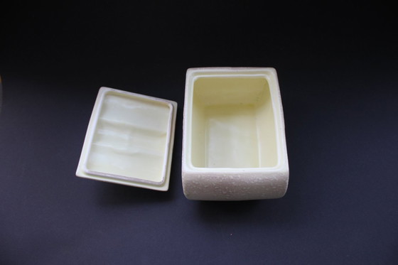 Image 1 of Caja Art Déco con tapa y un esmalte muy inusual, para bombones o galletas, década de 1930.