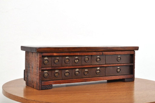 Antiek horlogemakers kastje, 1920s