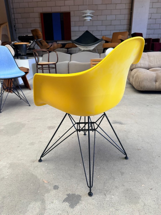 Silla Vitra Eames DAR con cojín fijo (Stock: 3) – Sillas de comedor, Metal, Plastic (photo 11 of 15)