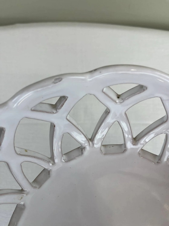 Opengewerkte fruitschaal gesigneerd Lallier uit Moustier – Schalen, Porcelain (photo 6 of 9)