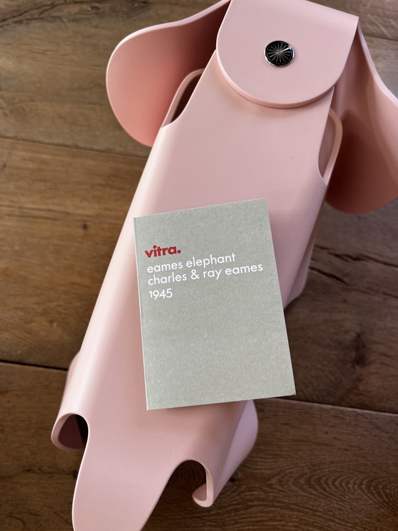 Image 1 of Vitra Eames Olifant Roze - gloednieuw