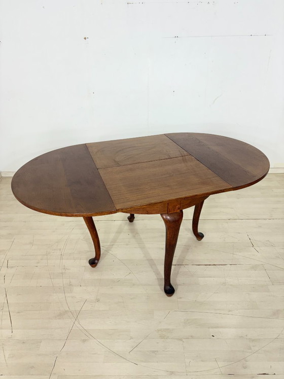 Image 1 of Classic Chippendale dining table – Round extendable table made of solid wood with timeless elegance