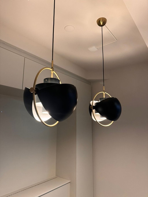 2 x Gubi Multi-Lite Pendelleuchte - groß, Messing/Schwarz
