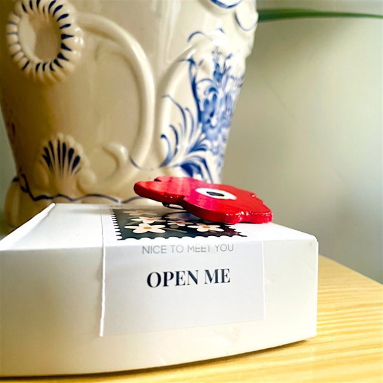 Image 1 of Broche coquelicot rouge en bois faite à la main, style Marimeko