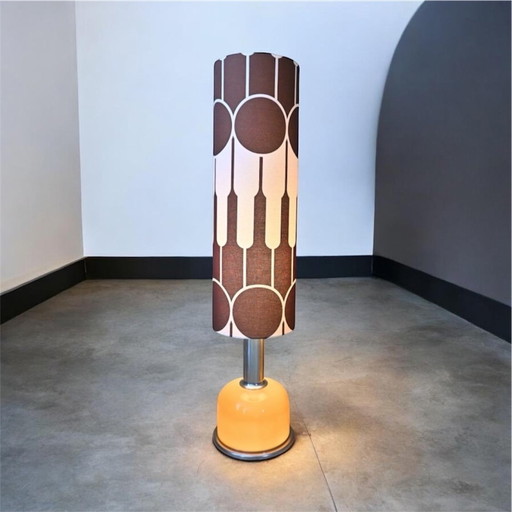 Wunderschöne Doria Retro-Stehlampe – Drei Lichteinstellungen