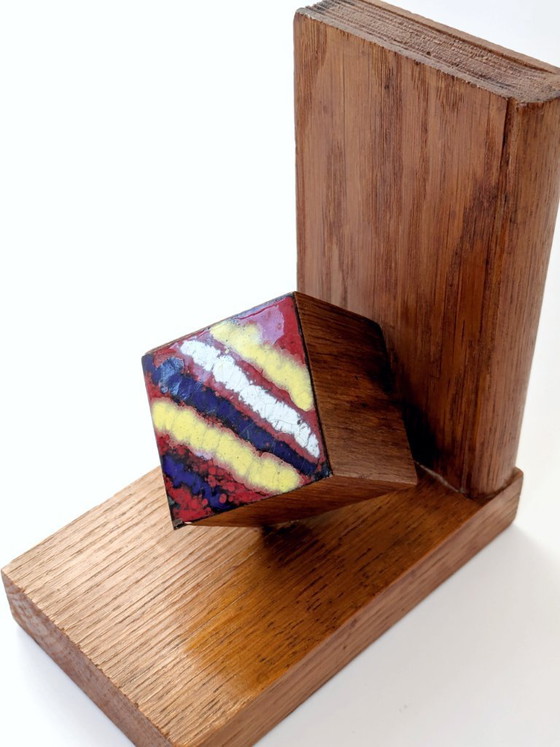 Image 1 of Fermalibri in legno di metà secolo con cubo smaltato, design geometrico modernista, anni '60