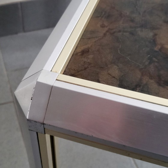 Image 1 of Vintage vierkante salontafel/bijzettafel uit de jaren 60 van aluminium en formica.