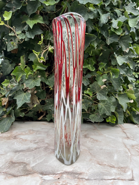 Image 1 of Jarrón antiguo de cristal de Murano rojo con detalles blancos estilo goteo