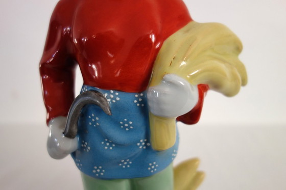 Image 1 of Estatua femenina de porcelana china con forma de galleta - Revolución Cultural n.° 8