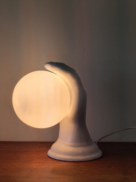 Image 1 of Lámpara de pared esférica de cerámica en la mano