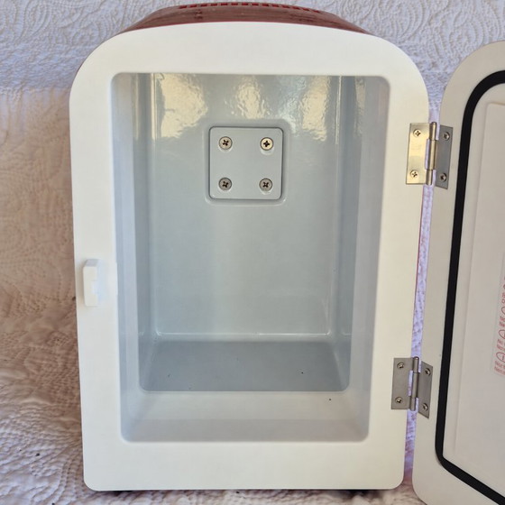 Coca-Cola « Ice Cold » 4-liter Mini-Fridge – Red and White Retro Design – Decorative Objects, Plastic (photo 4 of 14)