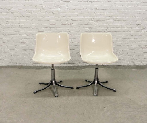 Mid-Century Set of Two White Osvaldo Borsani ‘Modus’ Fiberglass and Aluminium Desk Side Chairs for Tecno, Italy, 1970s. 