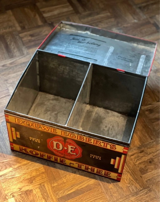 Douwe Egberts metal trunk