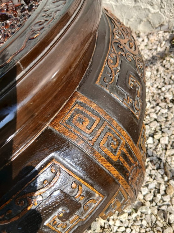 Image 1 of Antieke Chinese handgesneden houten salontafel met glasplaat