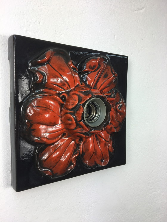 Image 1 of Lámpara de pared de cerámica con flores