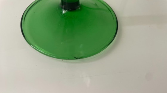 Image 1 of Set van 4 vintage Franse voetglazen met groene steel – retro glaswerk