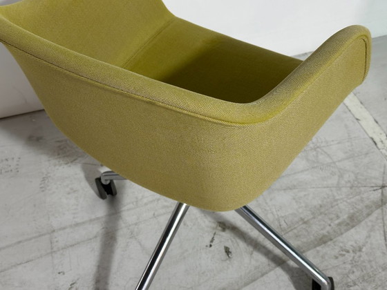 Sillón Muuto Fiber amarillo verdoso - Base giratoria con ruedas – Sillones, Textile (photo 3 of 6)