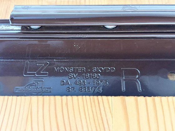 Image 1 of Mesa de comedor extensible fabricada en pino macizo por Dyrlund Denmark, década de 1980.