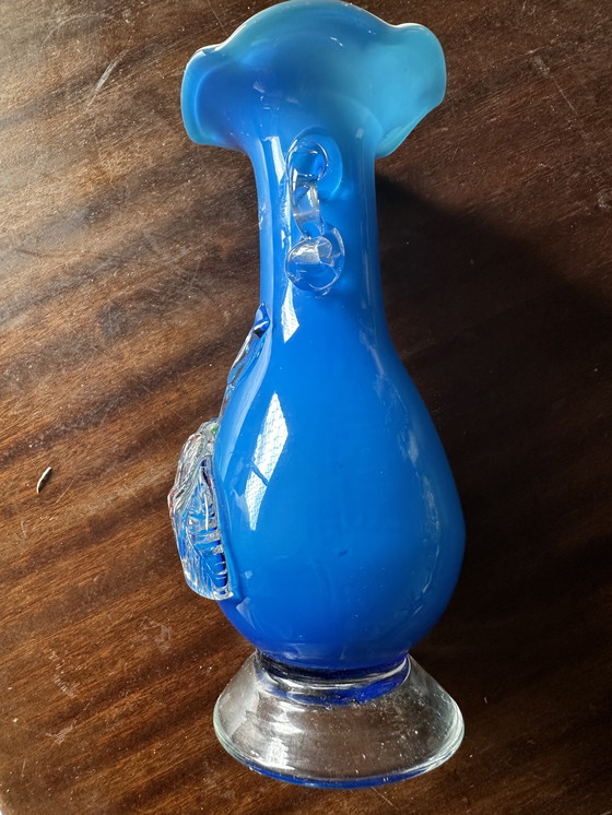 Image 1 of Vase in Pontil glass - Blue - White - Floral decoration and handles - Handmade H 17 cm