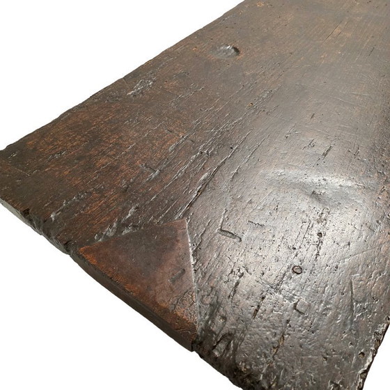 Image 1 of Antiek Spaans kastanje en noten houten salontafel, 18e eeuw