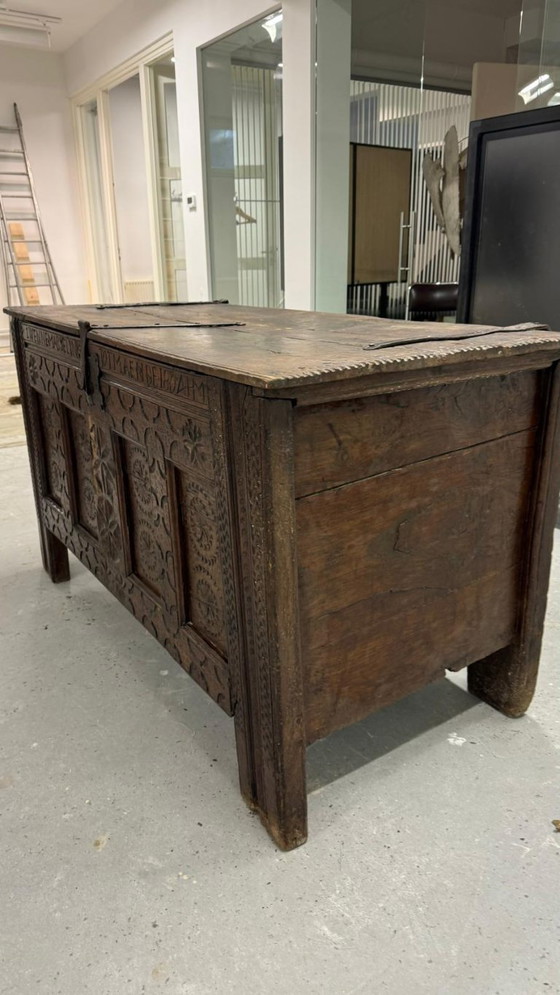 Image 1 of Antieke houten kist