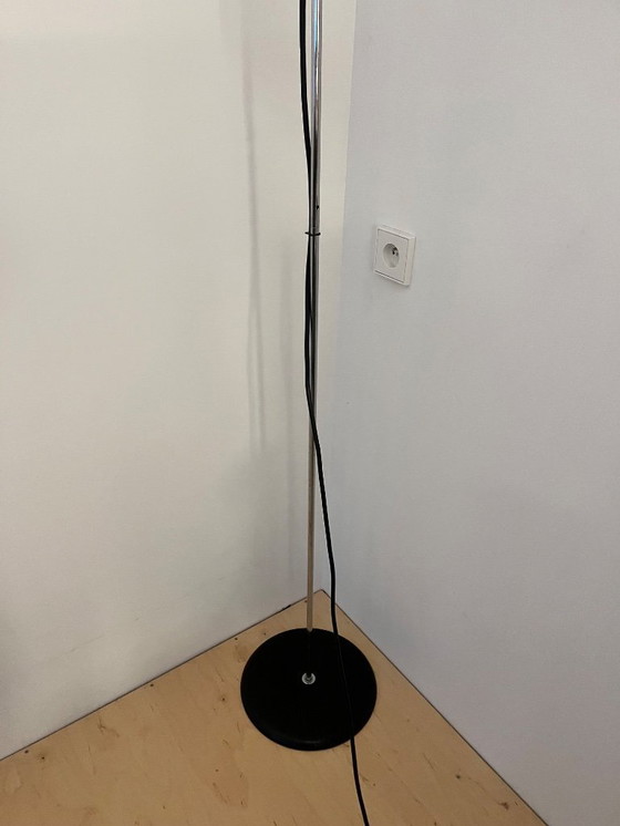 Image 1 of Lámpara de pie Oluce – Regulable – Vico Magistretti – Acero cromado y aluminio – Diseño italiano 1970