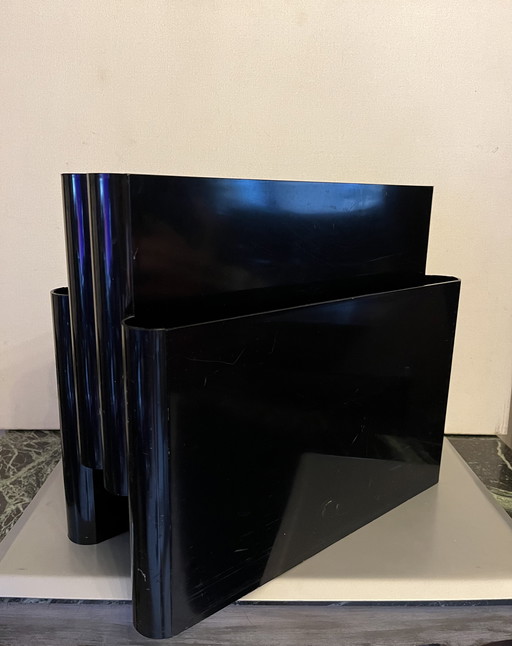 Kleine zwarte tijdschriftenhouder Giotto Stoppino Kartell