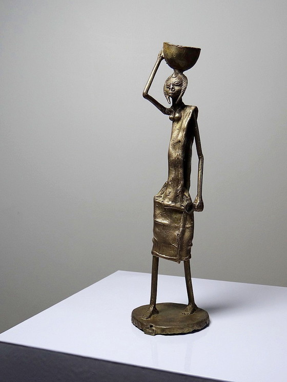 Image 1 of Statuette Africaine Bronze à la Cire Perdue Porteuse d'Eau Burkina Faso