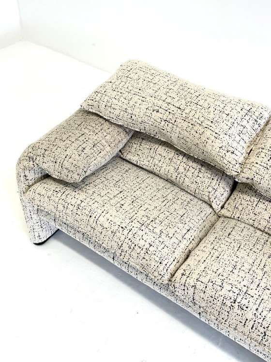 Cassina Maralunga 2-Sitzer Sofa von Vico Magistretti Gebrochen Weiß mit Subtilem Muster – 2 Sitzer Sofas (photo 8 of 12)