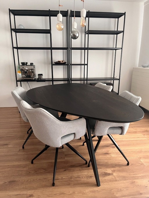 Table Du Sud table en chêne en forme de galet avec base en fer