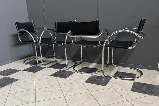 Image 1 of Ensemble de 4 chaises italiennes chromées et en cuir